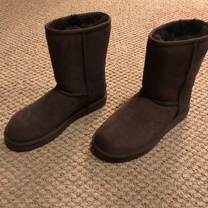 Women’s UGGS chocolate brown